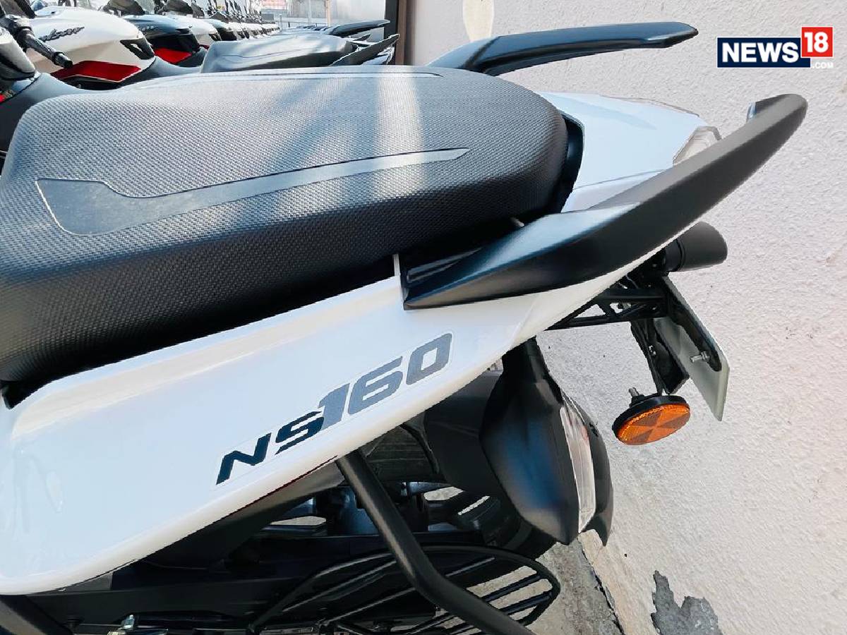 Pulsar ns 160 online seat cover