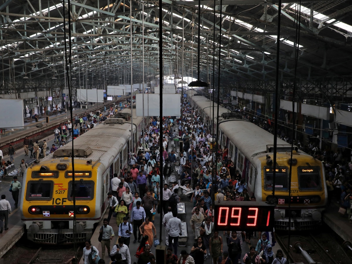 Railway Xxx Bp - Patna Railway Station TV Screens Play Adult Film For 3 Minutes, Commuters  Baffled - News18