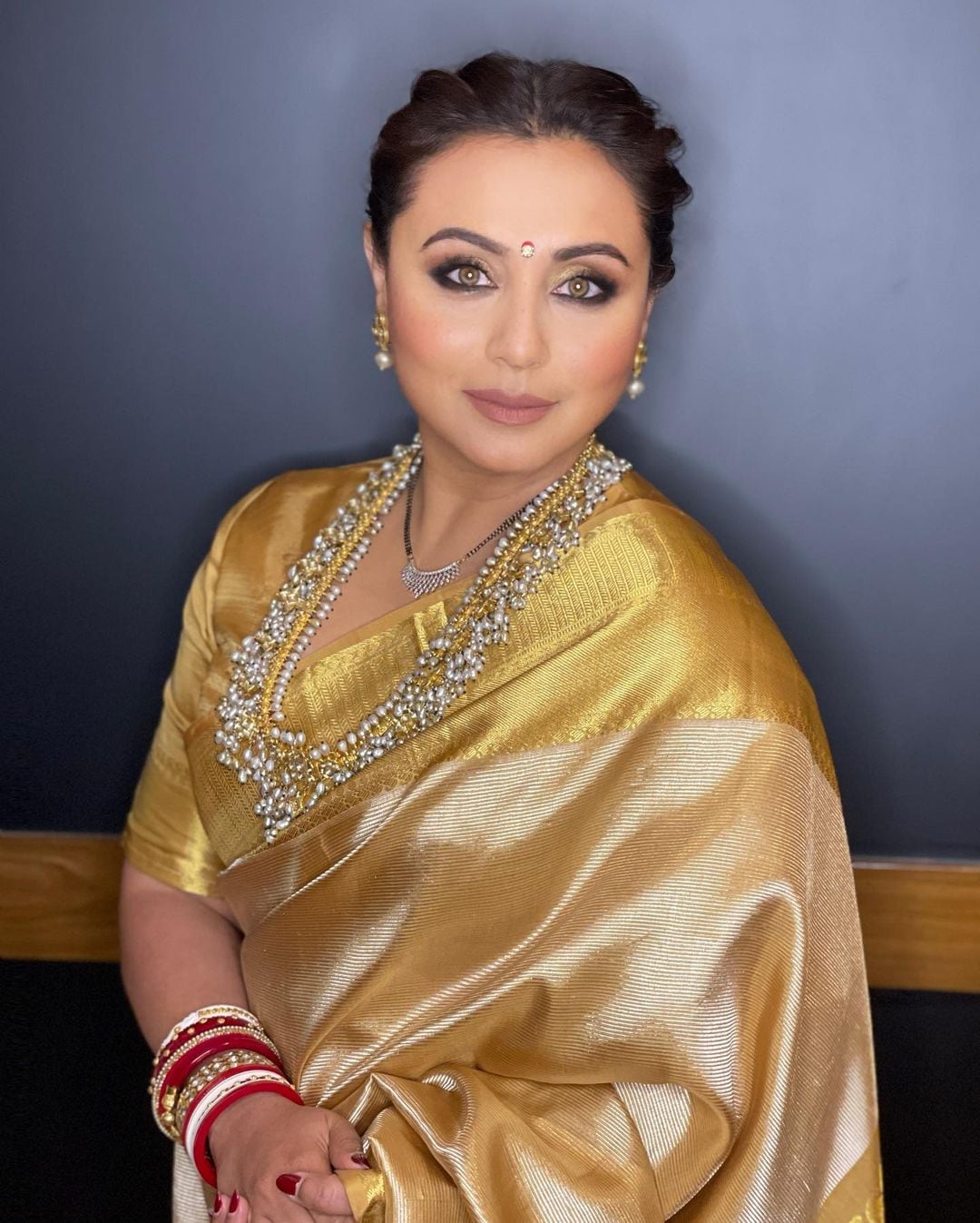 Rani Mukerji's Flawless Beauty Looks: The Mrs Chatterjee vs Norway Star  Aces Bright Lips, Winged Eyeliner And Nude Makeup - News18
