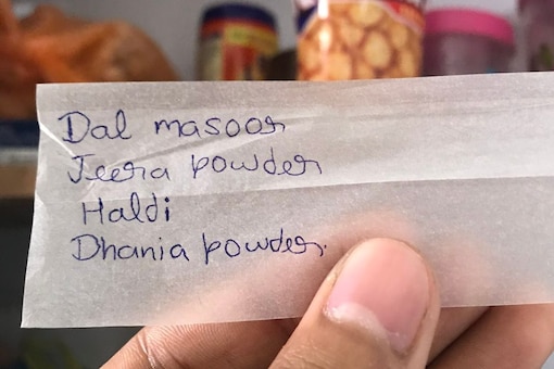 Desi Mom Discovers Daughter's 'Rolling Paper' and Now She is Convinced it is 'Sticky Notes'. (Image: Twitter/@pachtaogaybro)