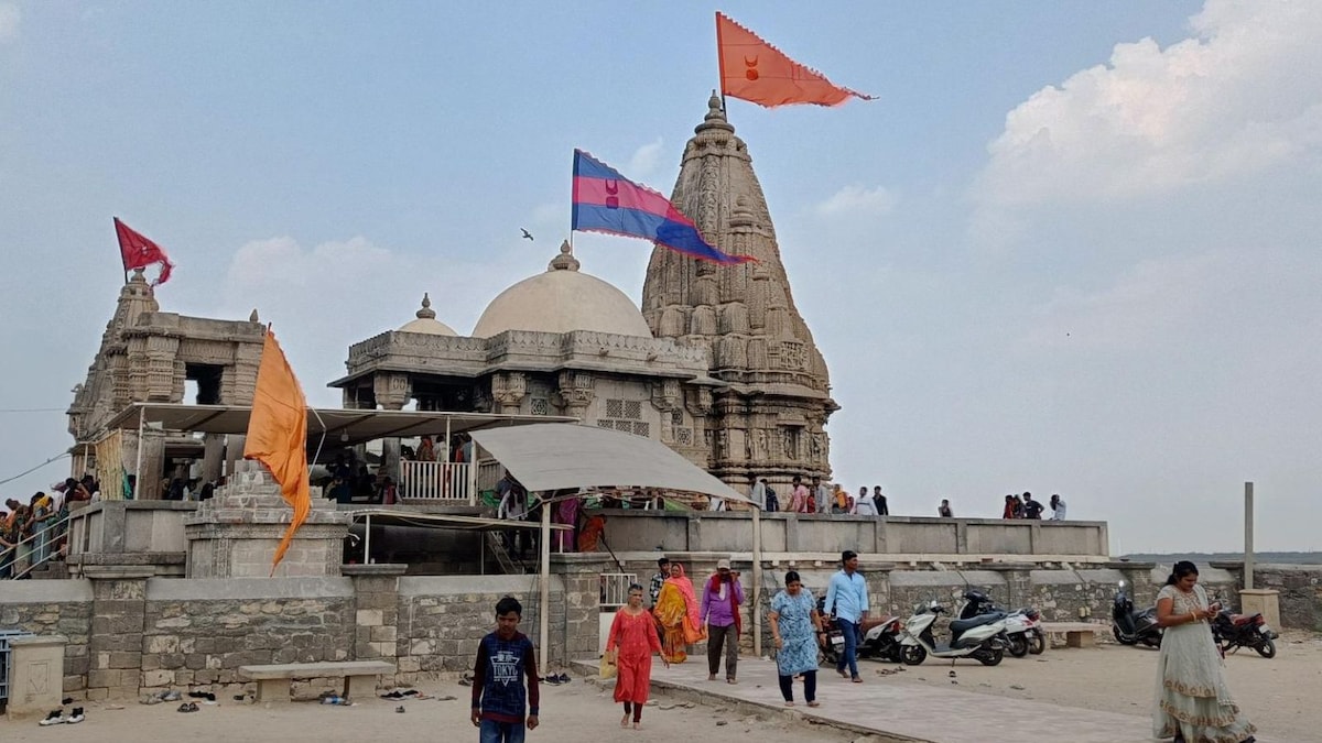 A Temple Where Water is Offered to Visitors, Donated to Deity