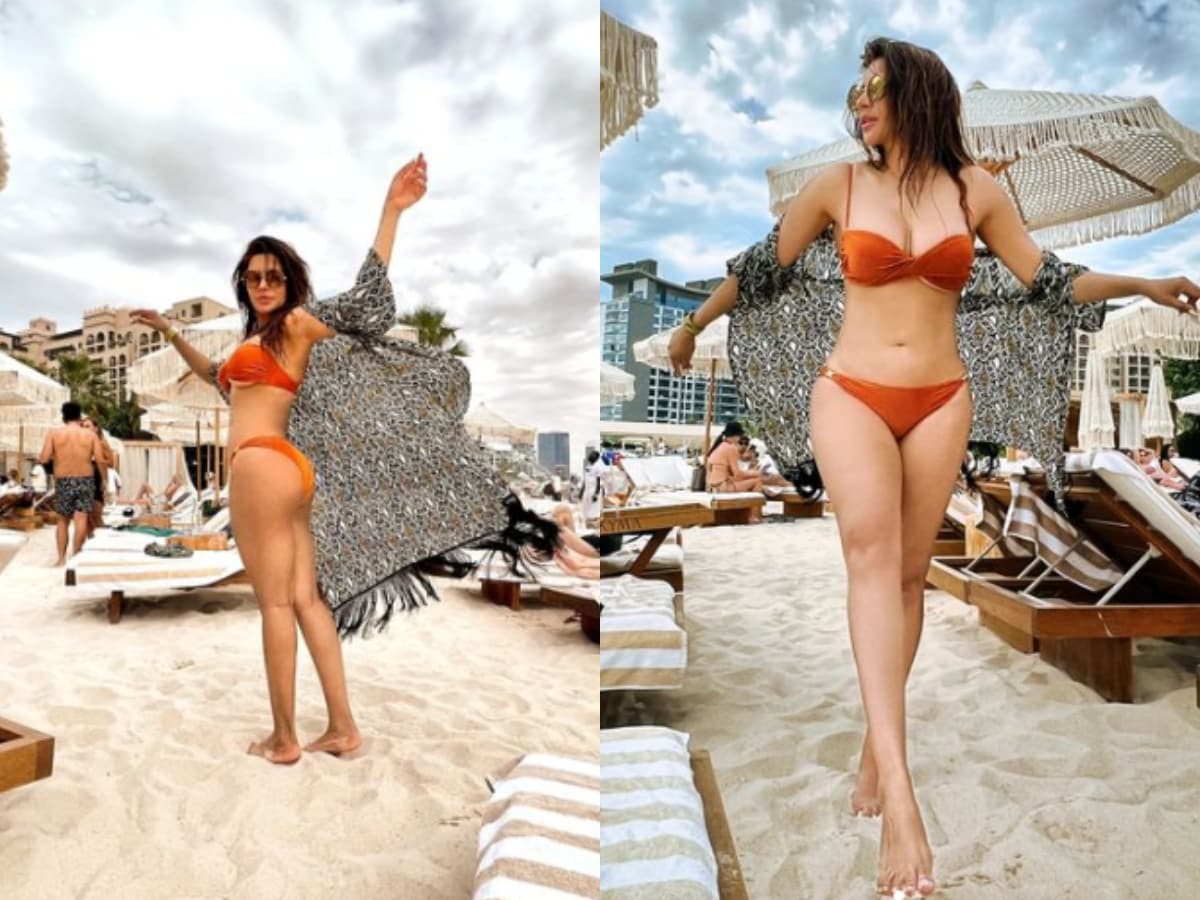 Kainaat arora sale bikini