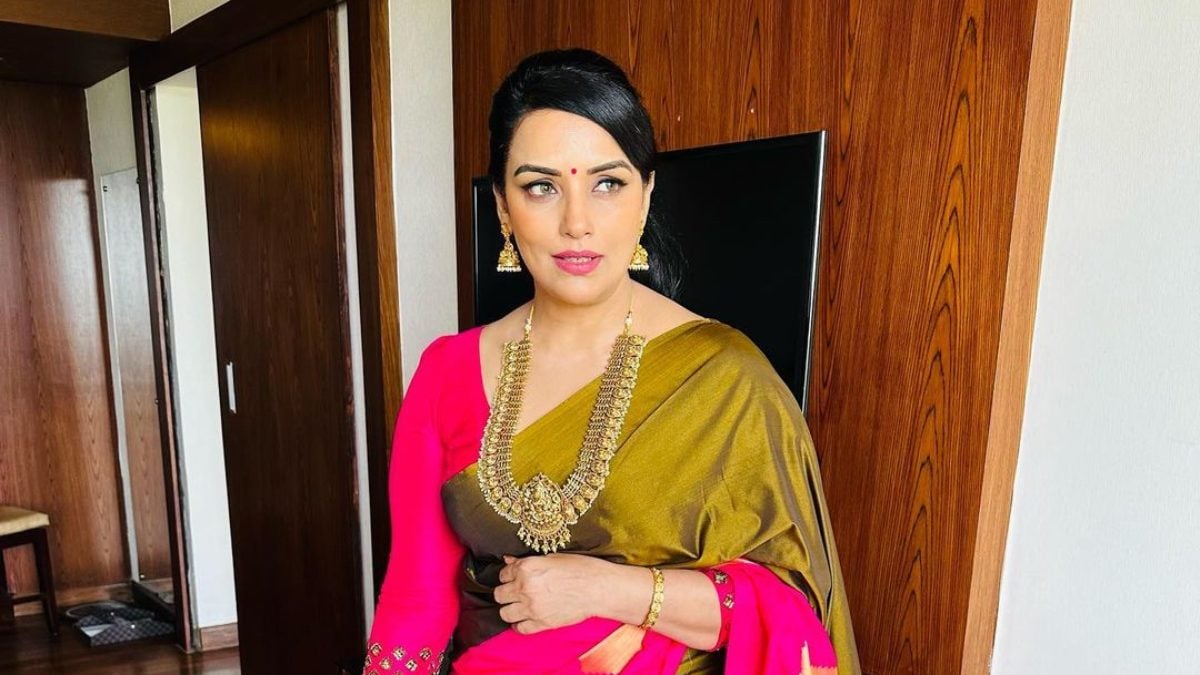 Shwetha Menon Slams Airline After Her Flight Takes Off Without Her, Calls It 'Frustrating Experience' - Vimarsana News