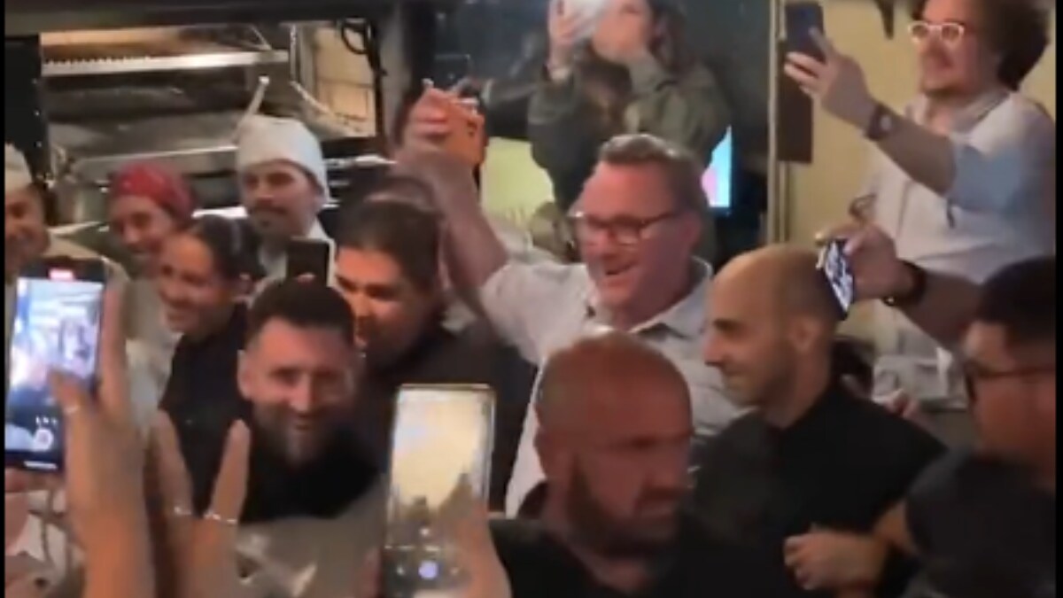 Lionel Messi, Out for Family Dinner, Mobbed by Fans: Watch