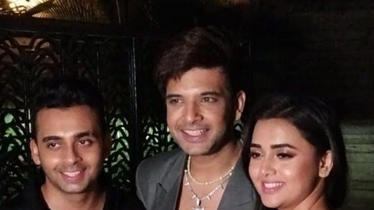 Did Tejasswi Prakash Push Her Brother When Asked About Her Marriage With Karan Kundrra? Netizens Feel So - Vimarsana News