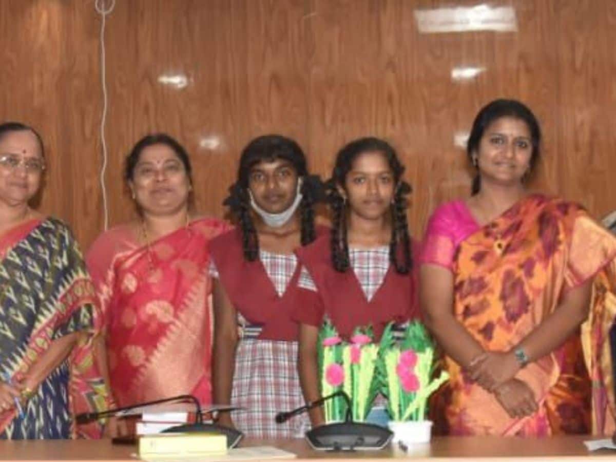 Telangana: Two Girl Students Create Nutritious Slate Pencil For Children to  Eat While Using It - News18