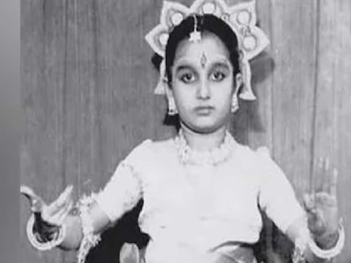 This Veteran Bollywood Actress' Childhood Photo Is Going Viral ...