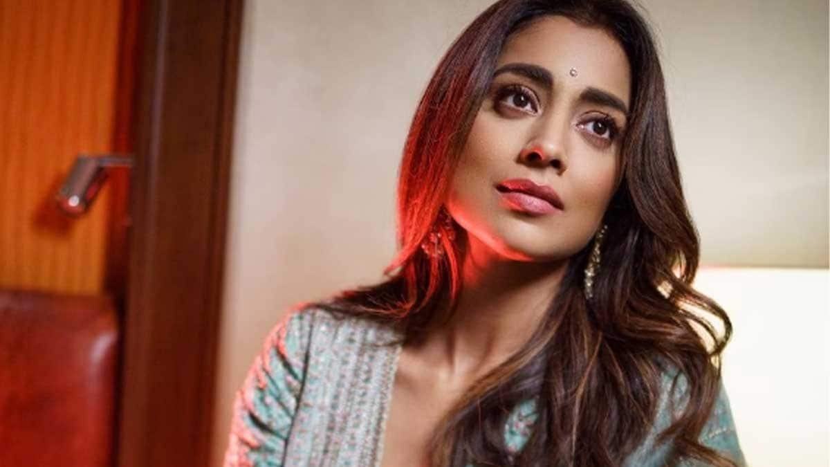 Shriya Saran Is A Breath Of Fresh Air In Her Gorgeous Organza Drape, Check It Out