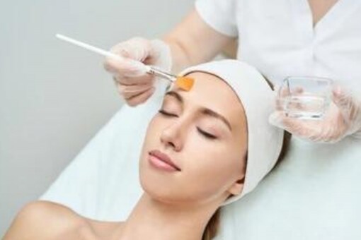 Achieving glowing skin requires a combination of proper skin care practices and aesthetic treatments. (Image: Shutterstock)
