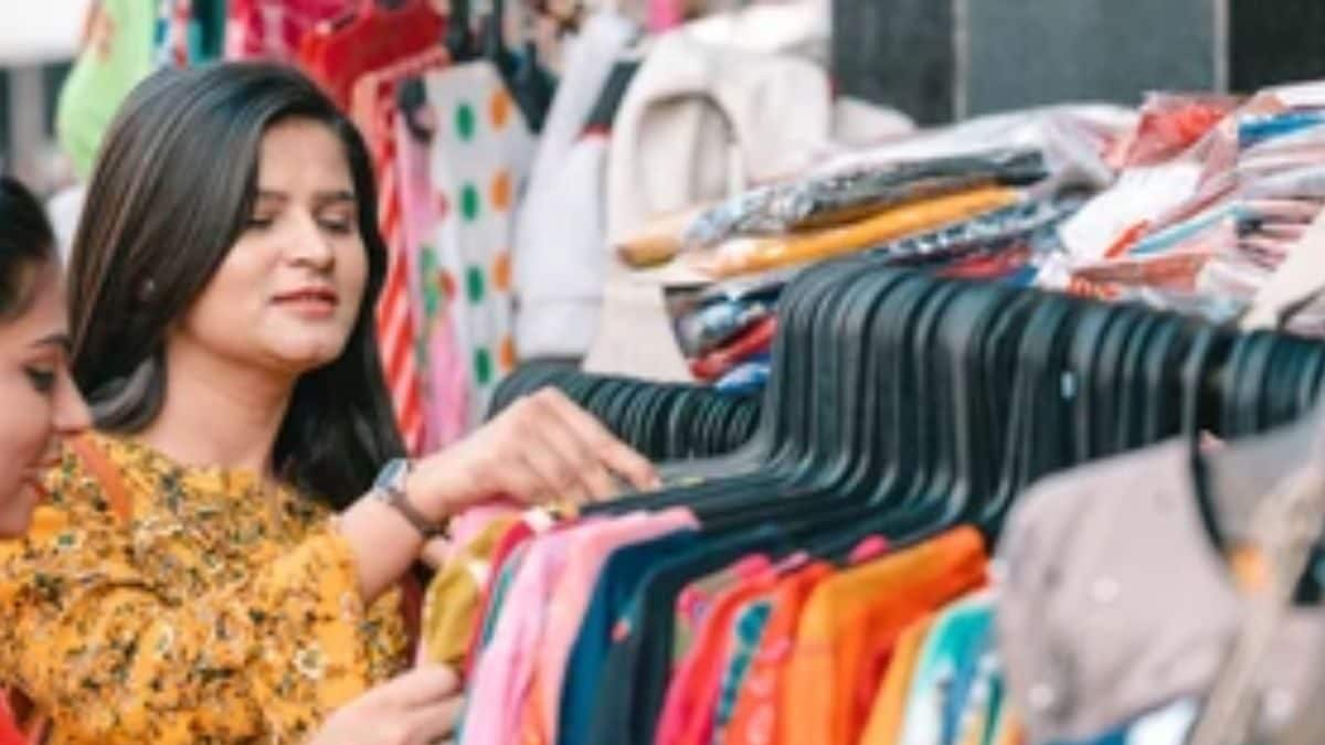 Desi Woman Failing to Get Discount With OG Bargaining Tactic Cracks Up Indian Twitter