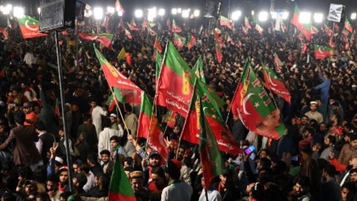 Pakistan’s Ex-PM Imran Khan Holds Massive Rally at Minar-i-Pakistan Despite Threats