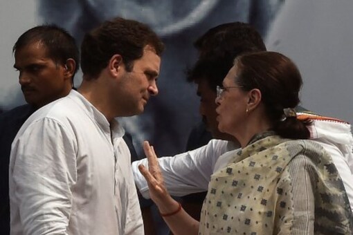 Senior Congress leader Rahul Gandhi won’t mind repeating mother Sonia Gandhi’s strategy from 2006 when she opted to resign as MP, and upstaged her opponents by being re-elected from Rae Bareli. (Image: Reuters/File)