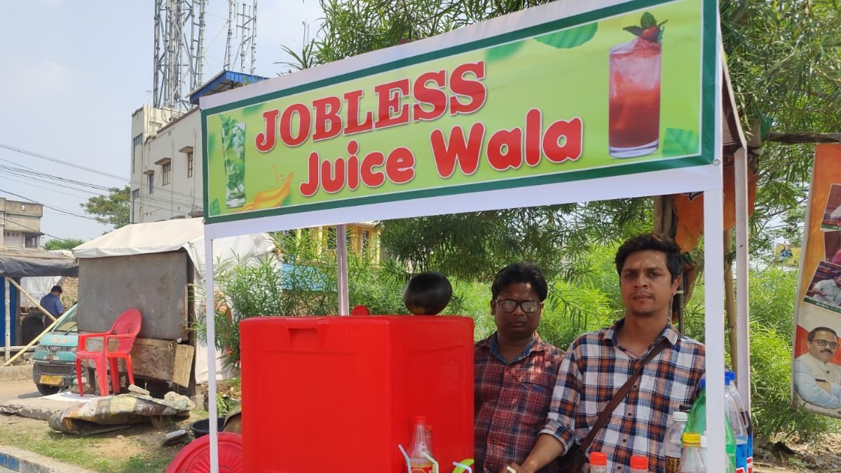 Jobless Juicewala: How Out of Work Pals are Keeping Bengal's Burdwan Hydrated this Summer - Vimarsana News