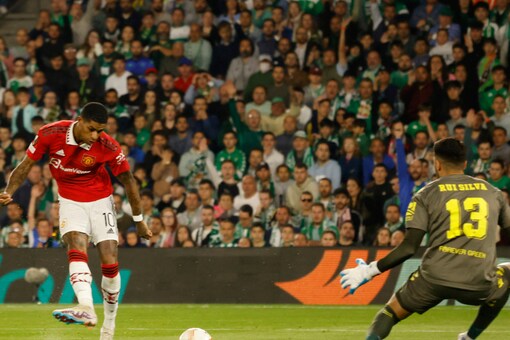 Soccer Football - Europa League - Real Betis v Manchester United - Estadio Benito Villamarin, Seville, Spain - March 16, 2023 Real Betis' Rui Silva saves a shot from Manchester United's Marcus Rashford. (Photo Credit: Reuters) 