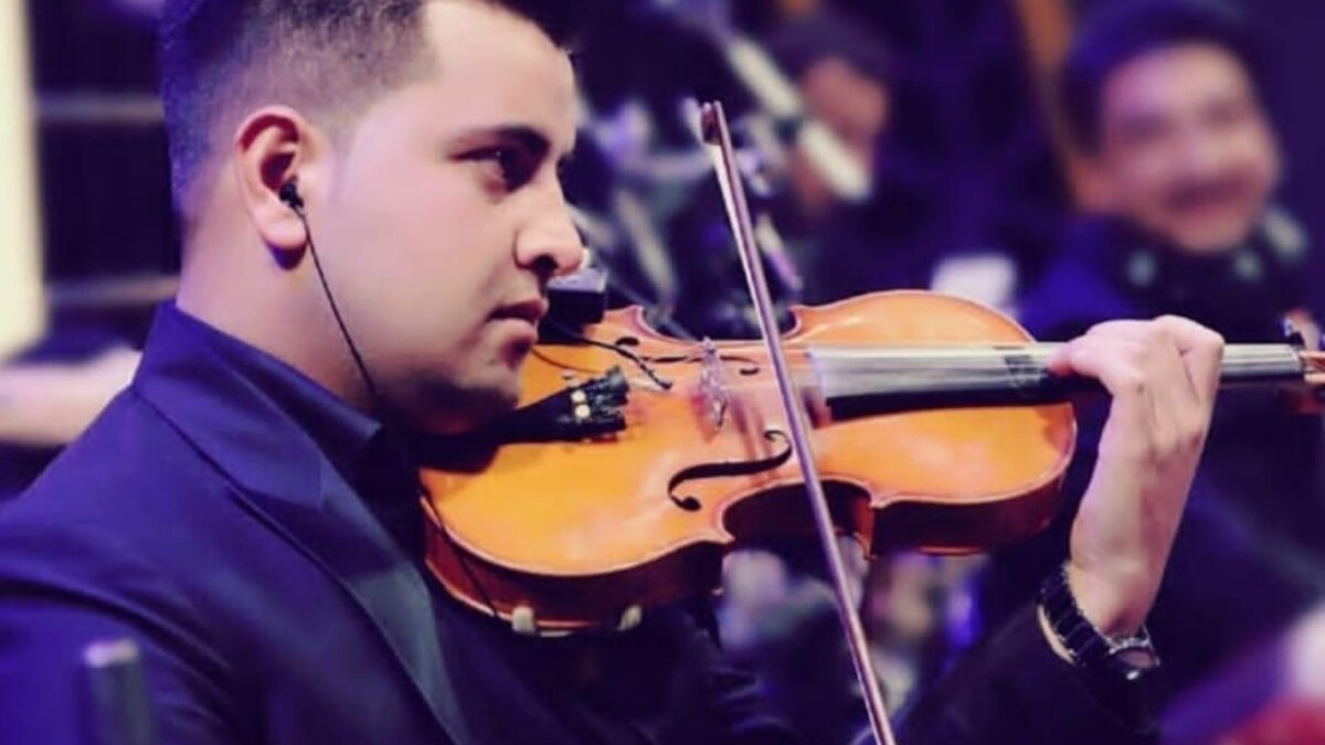 How a Famed Afghan Violinist Who Fled Taliban Rule is Building Life From Scratch Again in US - Vimarsana News