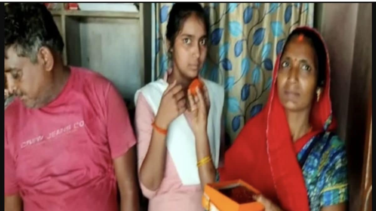 UP Board Result 2023: Daughter of Auto Driver Secures Rank 6 in UPMSP