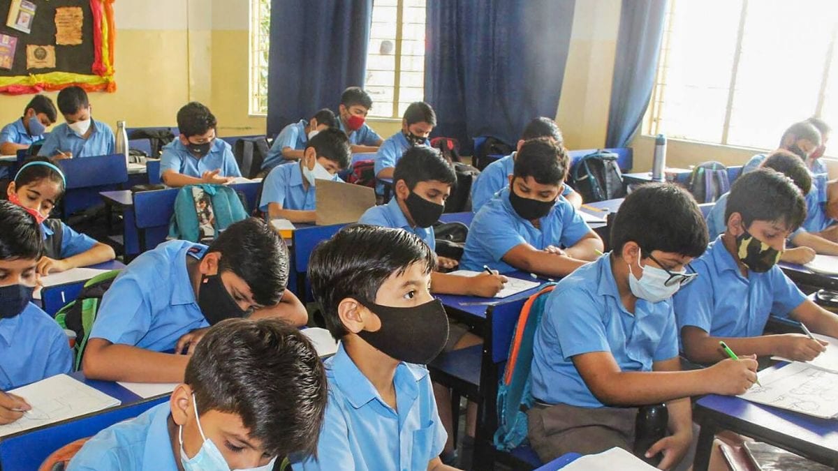 कर्नाटक सरकार ने स्कूल पाठ्यपुस्तकों से आरएसएस संस्थापक और सावरकर पर अध्याय हटाने का फैसला किया – News18