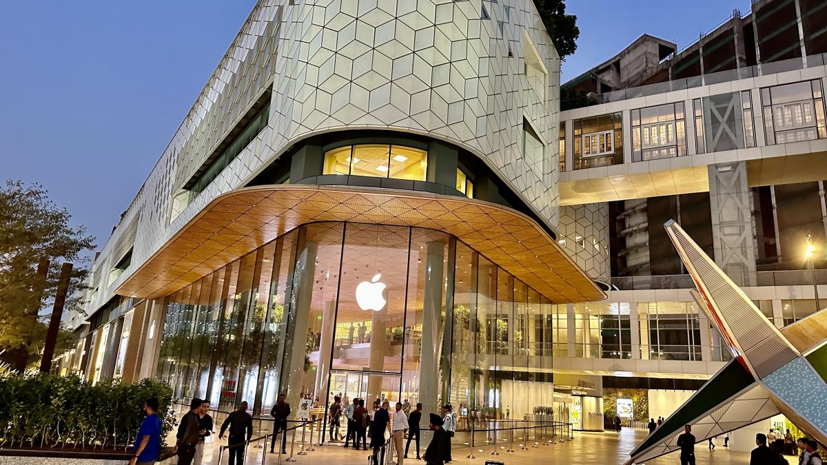 Apple BKC Store Opening Live Updates: Tim Cook To Be There At India’s First Apple Store Launch