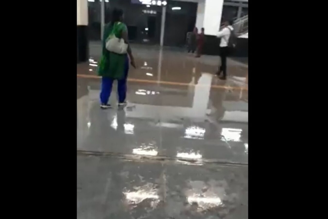 Bengaluru Metro Station Which Was Inaugurated By PM Modi Waterlogged : Pictures Go Viral 88 WATCH | Bengaluru Metro Station Waterlogged Days After Inauguration by PM Modi