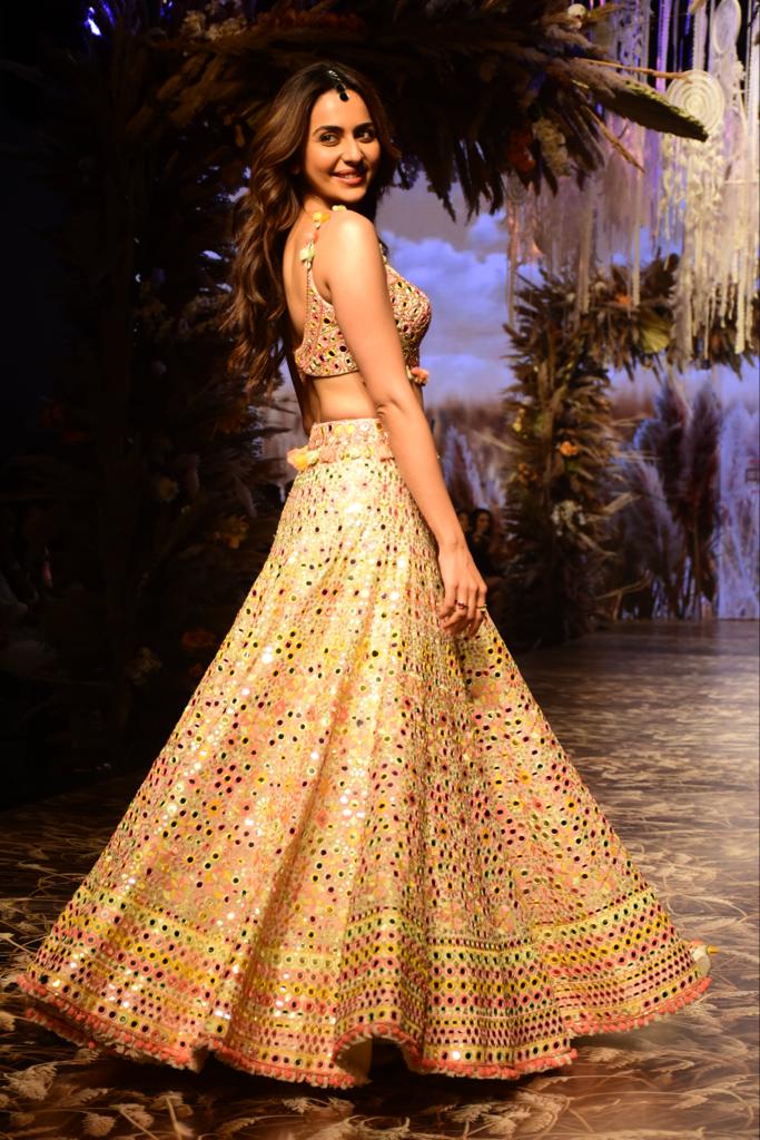 Rakul Preet Singh looks beautiful in a sequin lehenga. 