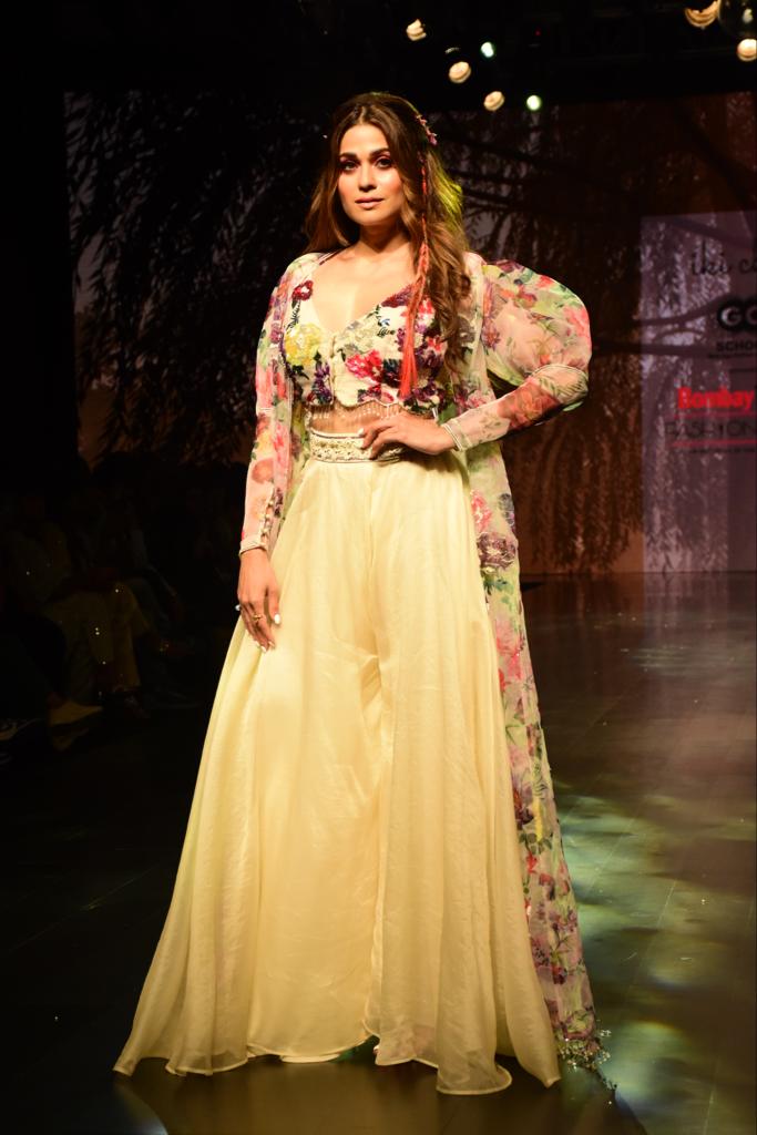 Shamita Shetty looks pretty in a floral ensemble.