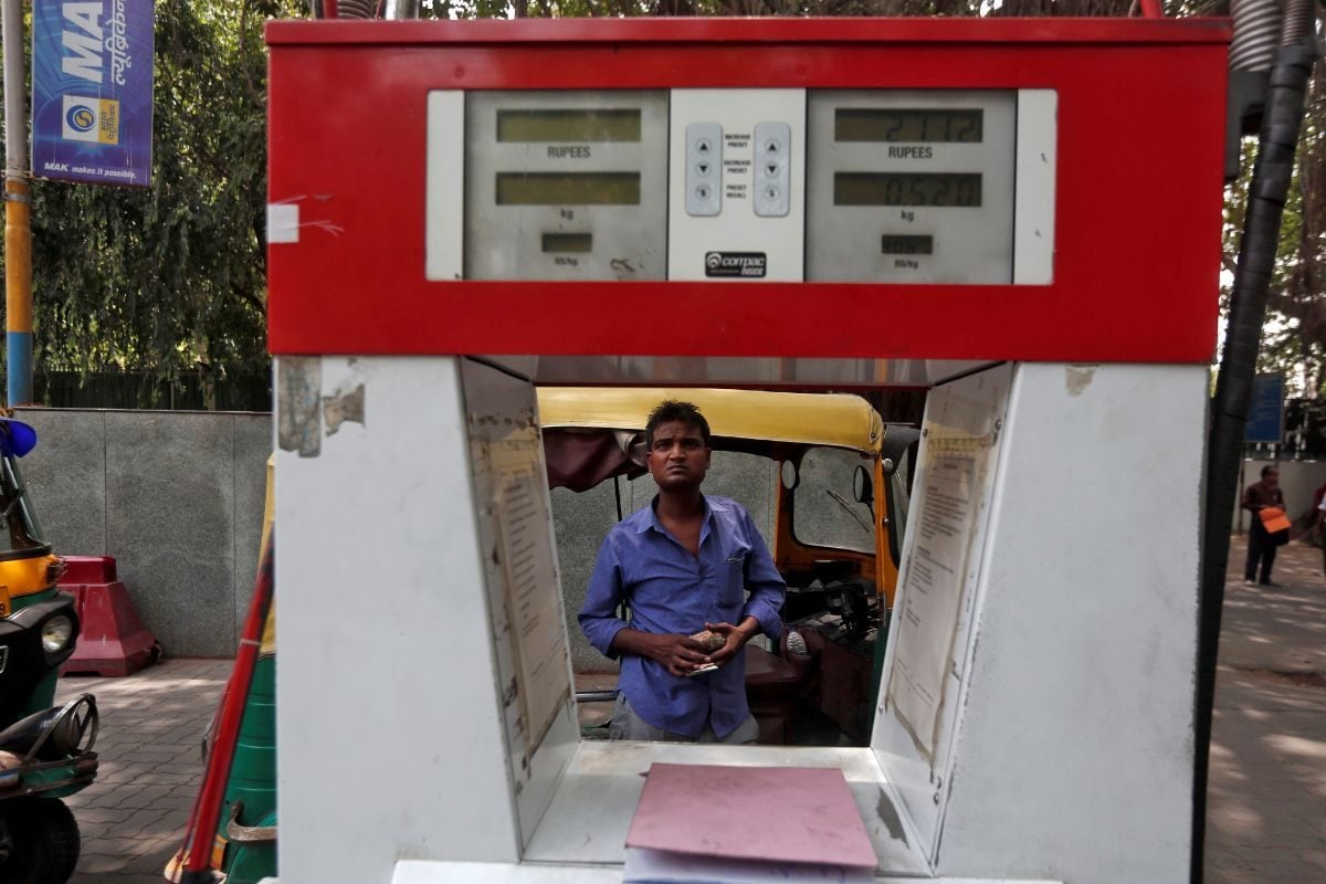 CNG, Piped Cooking Gas to Cost 10% Less As Centre Revises Gas Pricing  Formula | Business News - News18