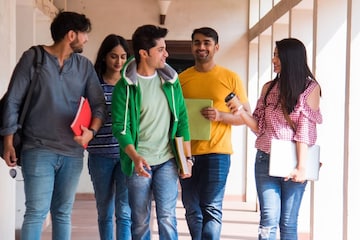 IIT Kanpur Introduces e-Masters Degree in Quantitative Finance and Risk  Management - News18