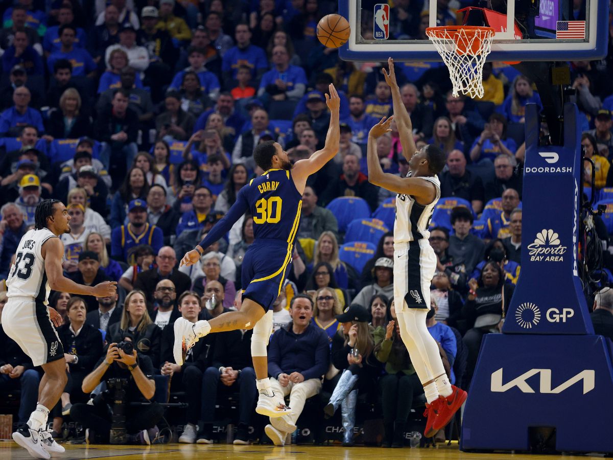 NBA: LA Lakers Beat Phoenix Suns, Golden State Warriors Down Dallas  Mavericks, Milwaukee Bucks Rout San Antonio Spurs - News18