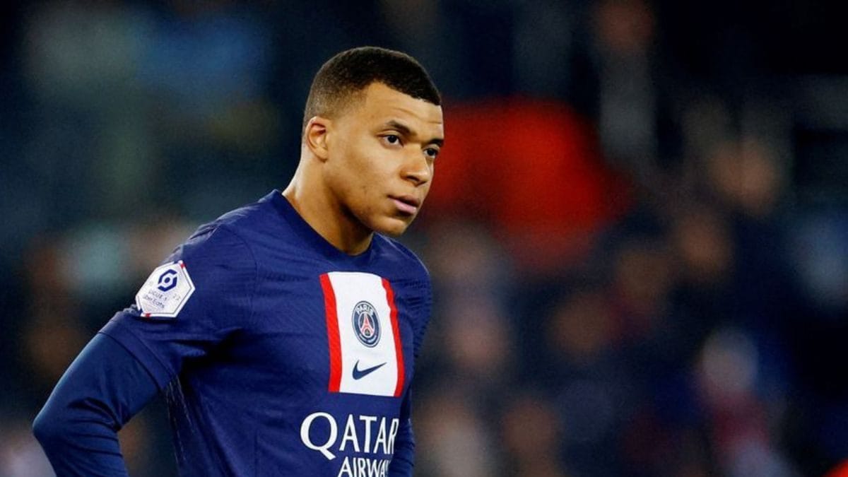 PSG remove Kylian Mbappe from their website