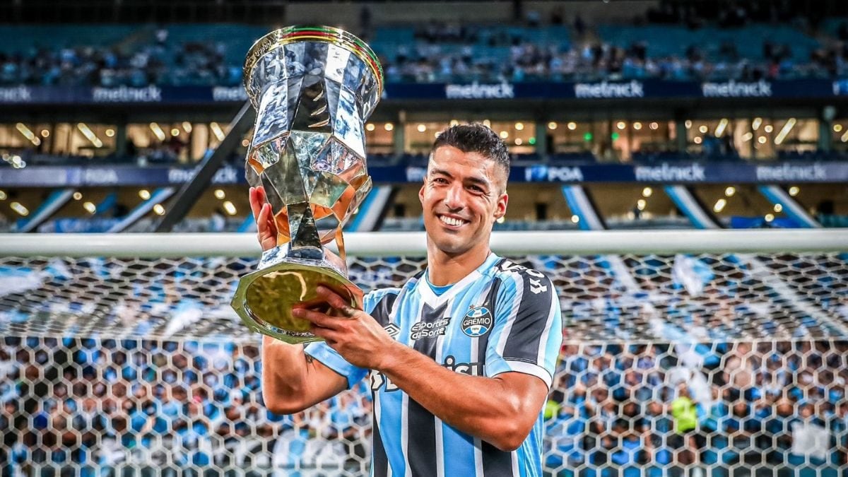 Campeonata Gaucho Luis Suarez Lifts First Trophy at Gremio With Win