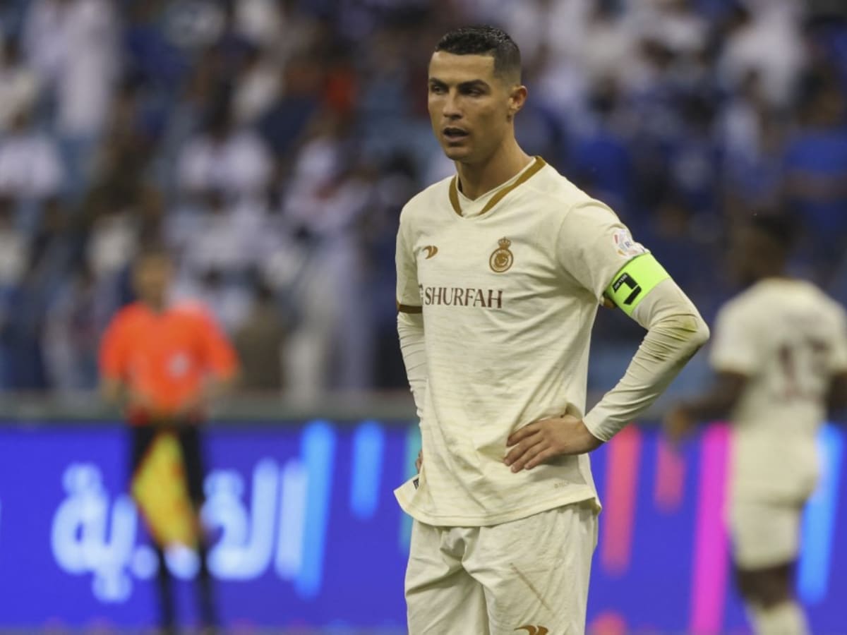 Fans Cheer as Ronaldo Takes Field at Al Nassr