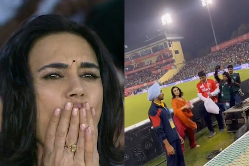 Preity Zinta was spotted distributing PBKS jerseys to the fans (Twitter Image)