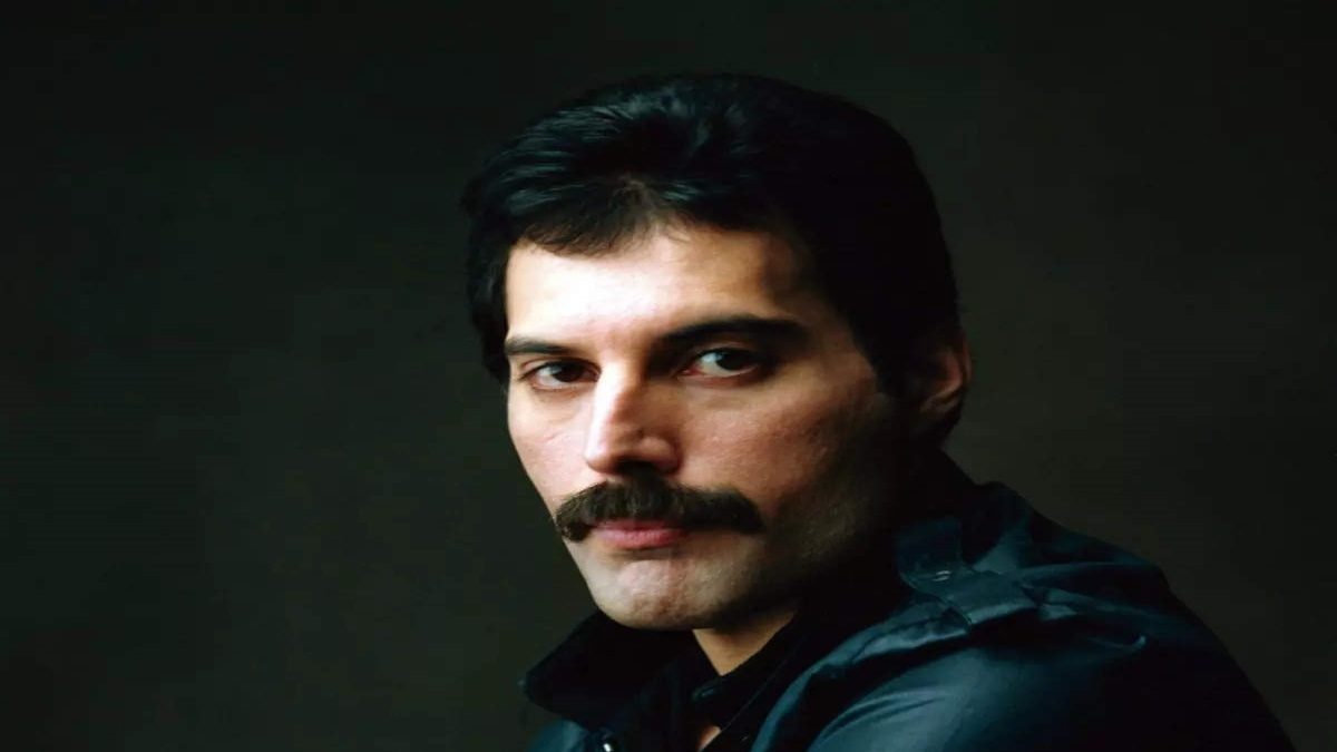 Freddie Mercury’s Belongings To Go Under The Hammer