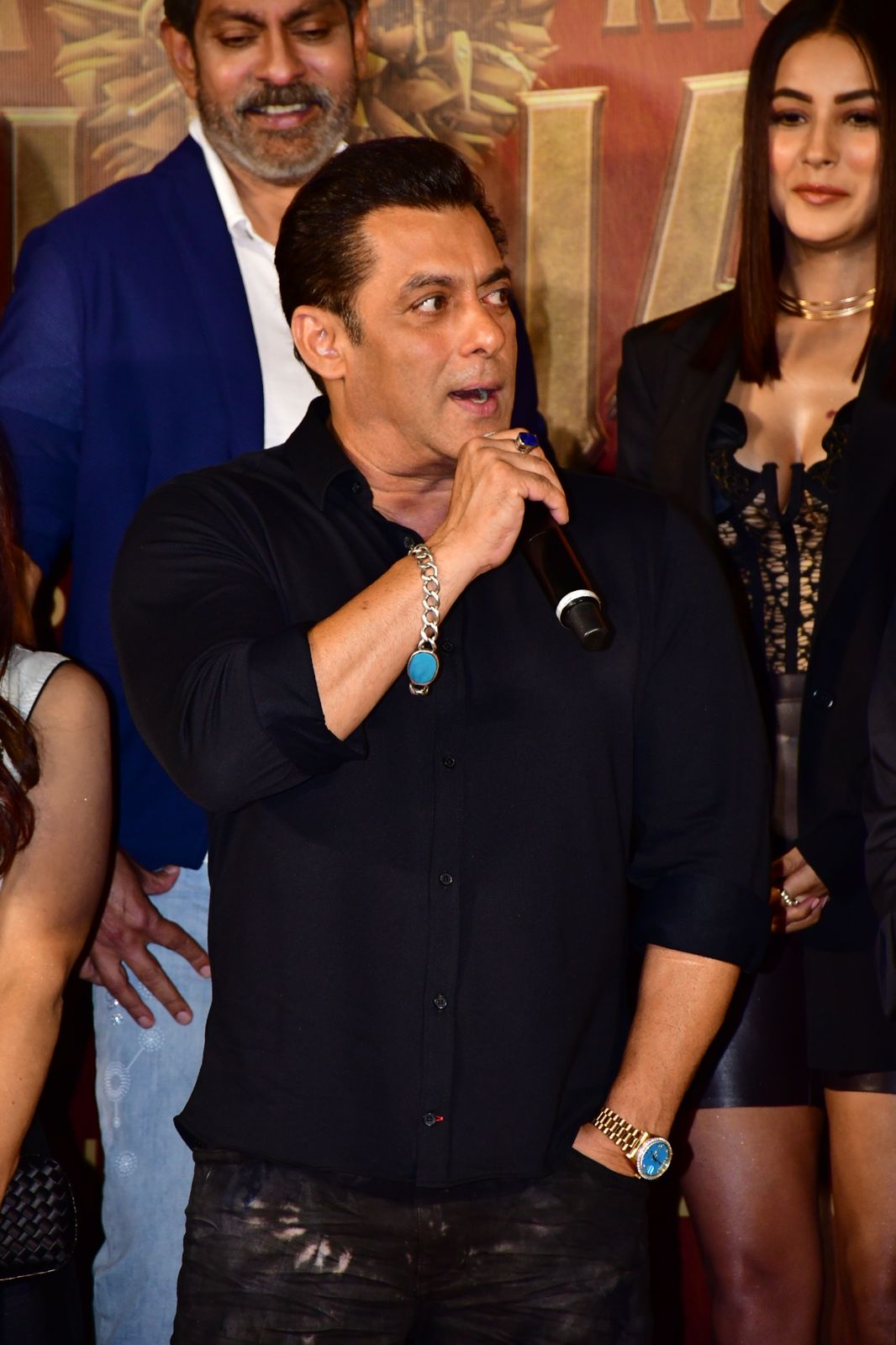Salman Khan Holds Pooja Hegde Close at Kisi Ka Bhai Kisi Ki Jaan Trailer  Launch, Shehnaaz Rocks Sexy Look