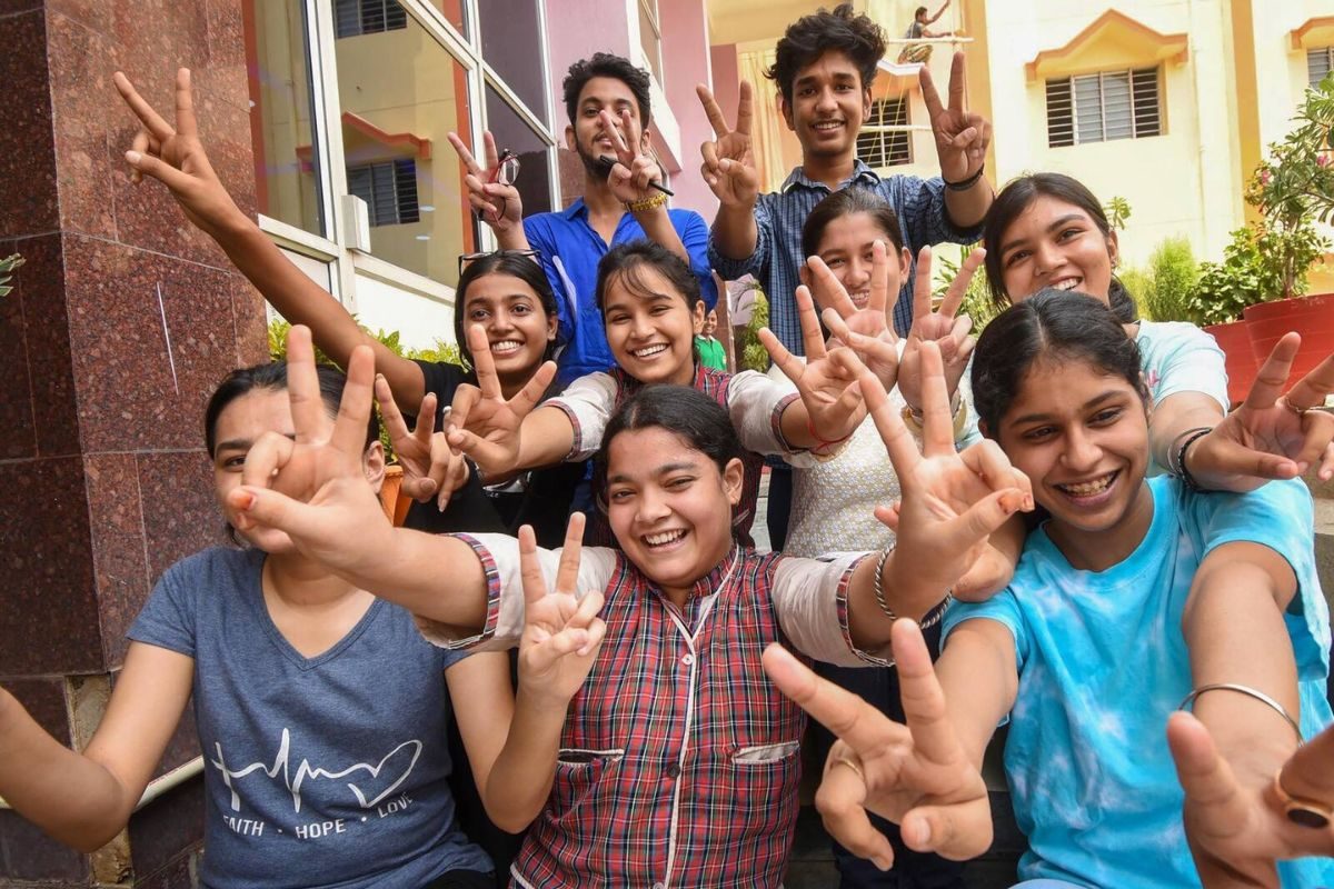 Karnataka 2nd PUC Result 2022 Declared LIVE: 61.88% Pass, Simran Rao Gets  Rank 1, Science Best-Performing Stream - News18