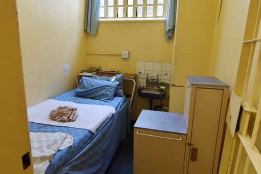 A look at the tiny yellow room. (Image Credit : Twitter/@manthanguptaa)