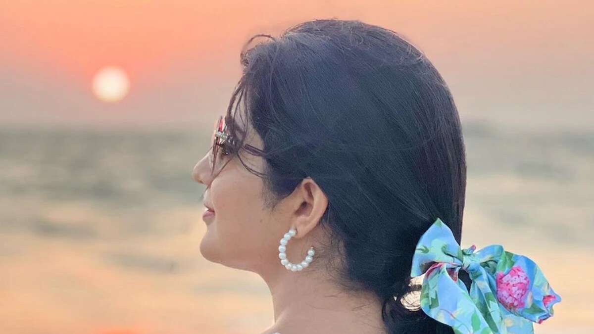 Kannada Actress Meghaa Shetty Enjoys Sunset At A Beach , See Pics