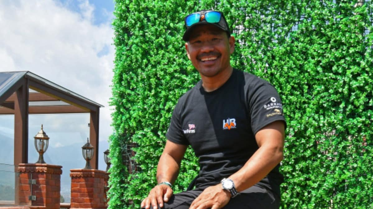 ‘No Legs, No Limits’: Amputee Veteran Eyes Everest Summit