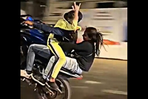 Mumbai Traffic Police said a case has been registered with BKC Police Station following the incident (Twitter/@PotholeWarriors)
