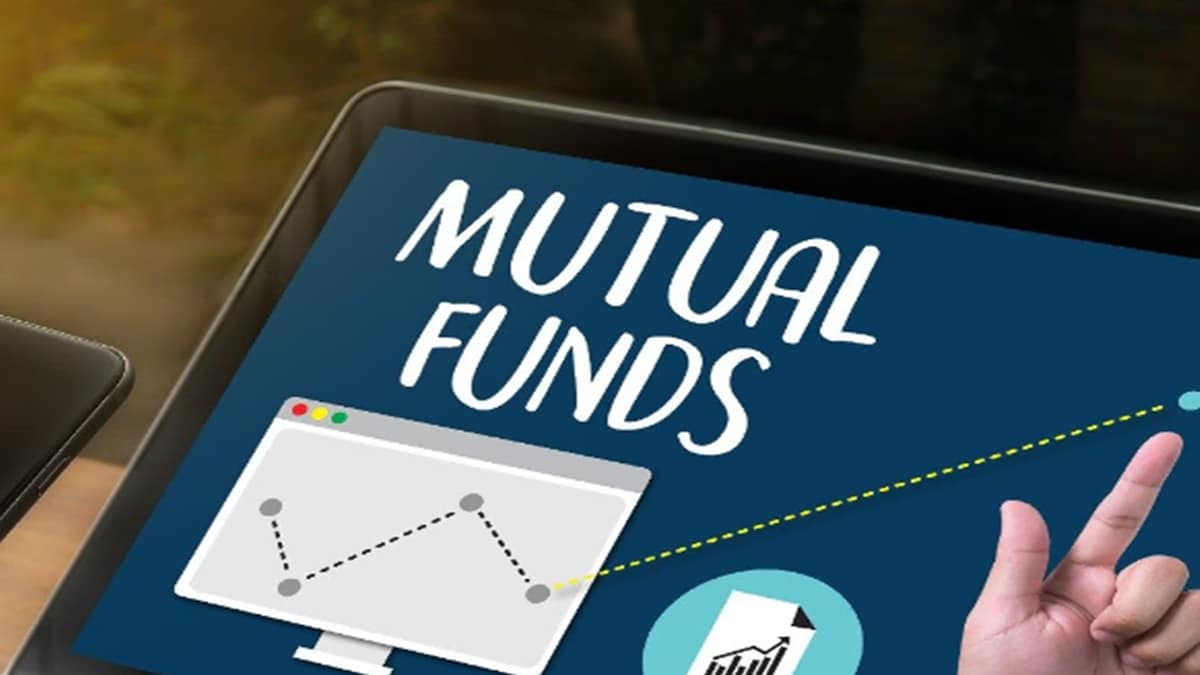 Strong Push From Retail Investors: Mutual Funds Invest Rs 1.82 Lakh Cr In Equities In FY23 - Vimarsana News