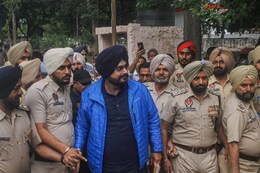 Navjot Sidhu Walks Out of Jail, Accuses Centre of Conspiring to Impose President's Rule in Punjab