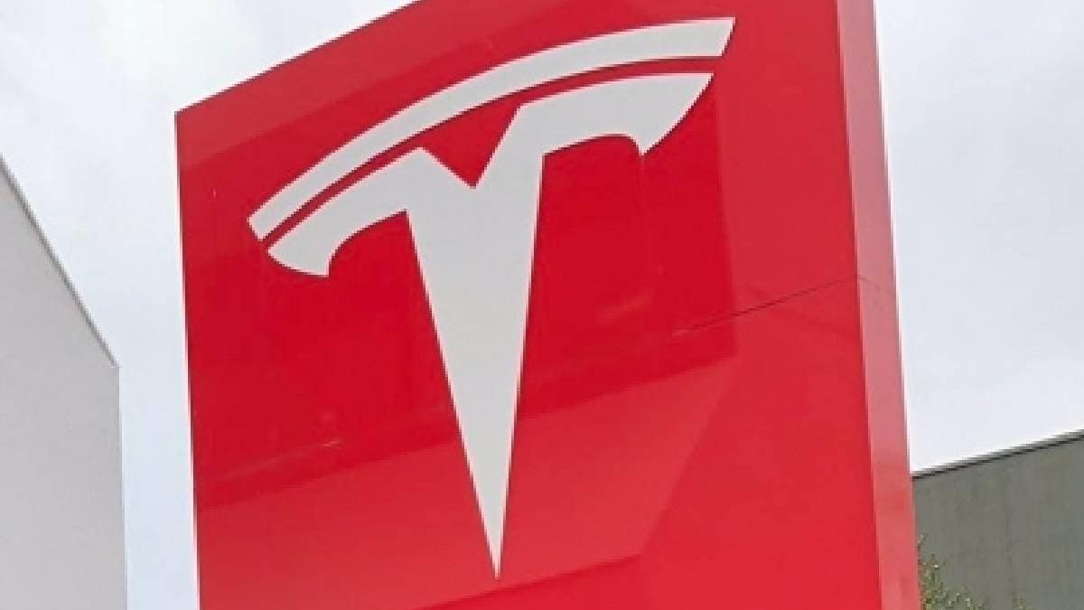 Tesla Reports Quarterly Gross Margin Below Estimates, Shares Fall