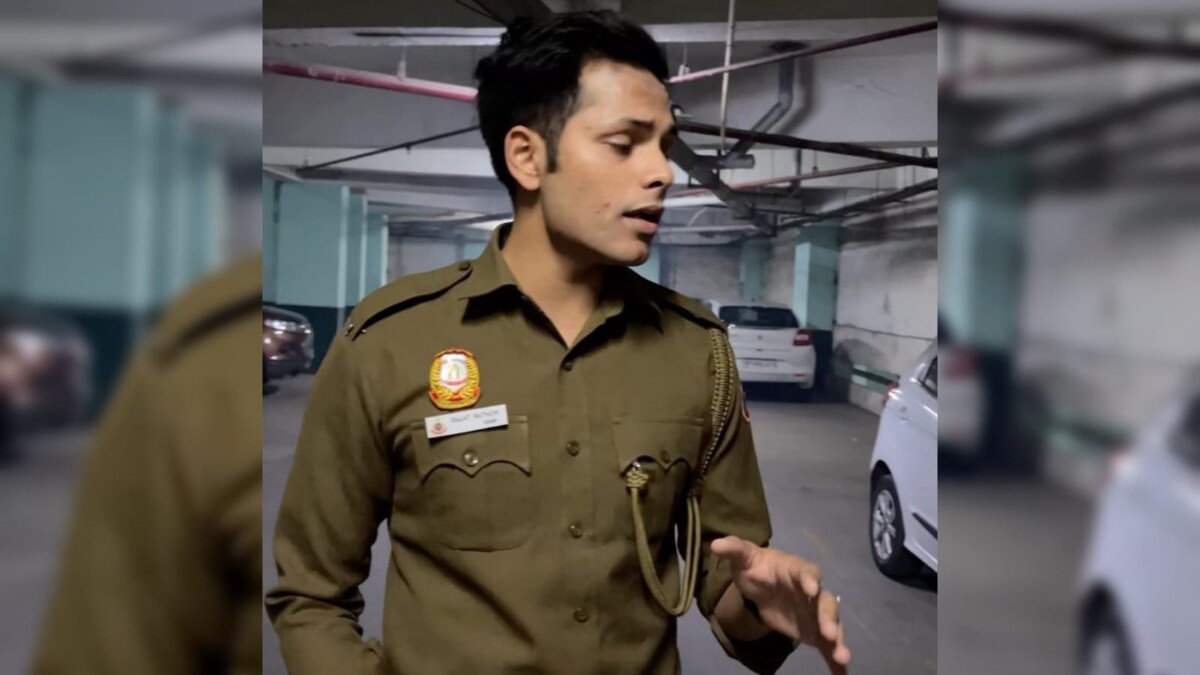 Delhi Cop Singing Emraan Hashmi’s Phir Mohabbat Has Our Heart