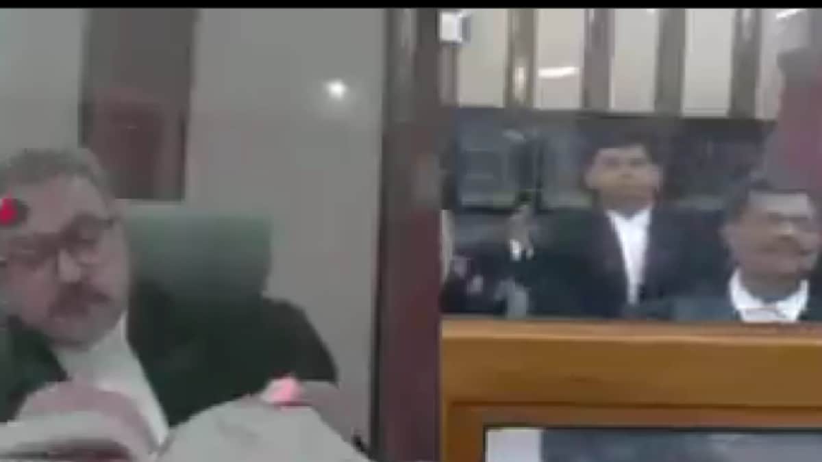 Watch: Arguments Between Judge And Lawyer Over Usage Of Hindi - Vimarsana News