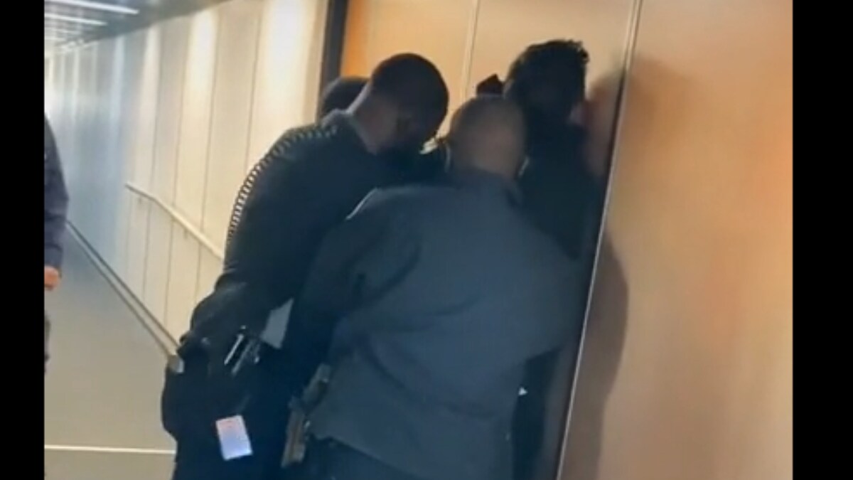 First Class Passenger Handcuffed Over A Pre-Flight Drink Tantrum - Vimarsana News