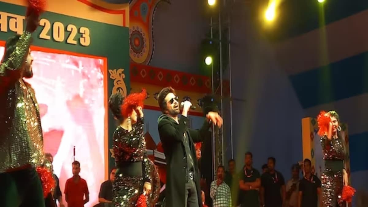 Himesh Reshammiya Disappears After 45 Minutes At Bihar Show, Fans Keep Waiting - Vimarsana News
