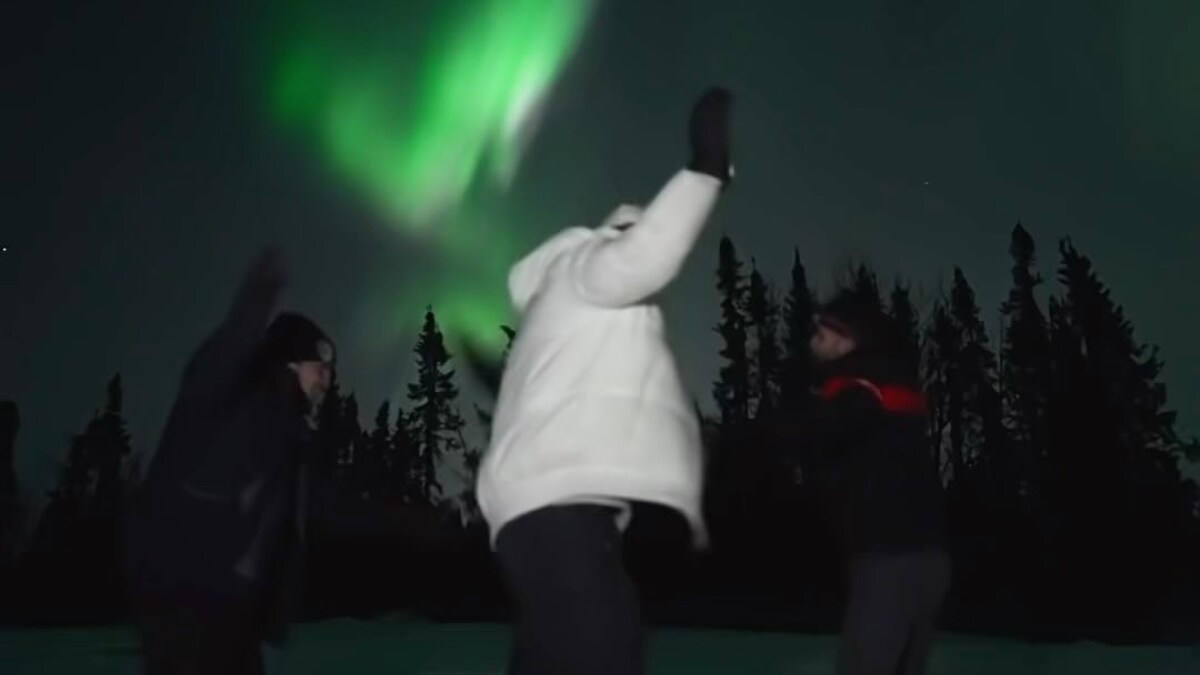 Indians Doing Garba Under Northern Lights Is The Coolest Thing You Will See Today