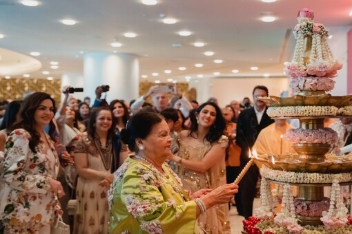 Smt. Kokilaben Dhirubhai Ambani inaugurated the Art House.