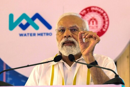 PM Narendra Modi with students in Kerala’s first Vande Bharat Express train at Thiruvananthapuram Central Station on April 25. (Image: PTI)
