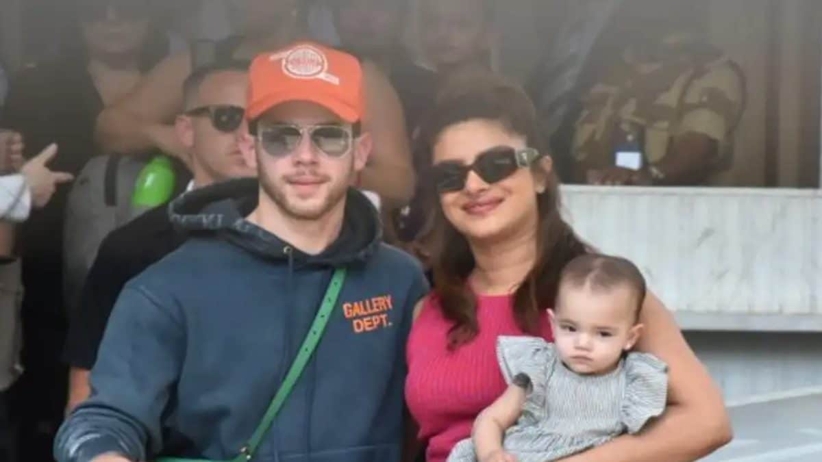 Priyanka Chopra Steps Out On London Streets With Daughter Malti and Hubby Nick Jonas; Photos - Vimarsana News